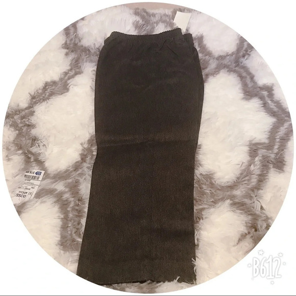 ⭐️Adorable little boys 3 piece outfit ⭐️
BIN#7 - Picture 4 of 5